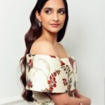 Anil Kapoor Instagram - Sonam has always done things differently and it makes me so happy when she gets recognized and celebrated for it. It is such an honor to be invited amidst royalty to address all the commonwealth nations. It seems fitting that Sonam should represent our country on a global stage with other accomplished artists to bring in a new era of unity, harmony and creativity. As a father, and as a member of the Indian film fraternity, I could not be more proud of Sonam for being the face and voice of this generation. @sonamkapoor ❤️