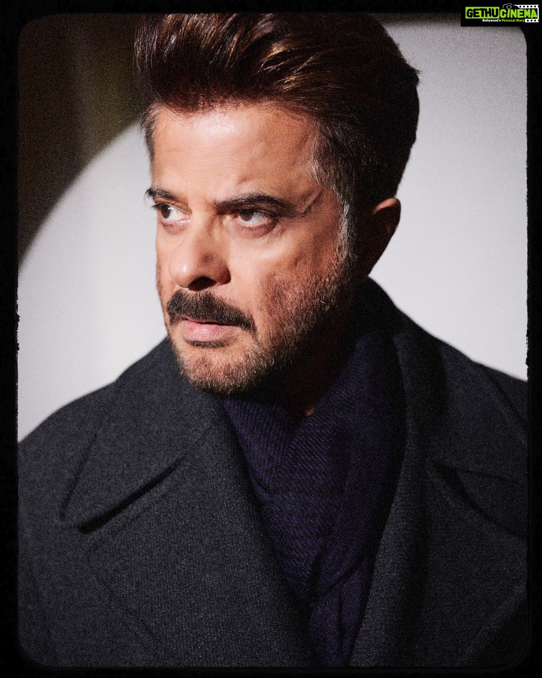 Anil Kapoor Instagram - "Dhuan utha hai, kahin aag jal rahi hogi" Shelly woh aag bhi hai aur dhuan bhi... #TheNightManager @disneyplushotstar Photographer: @vaishnavpraveen @thehouseofpixels Stylist: @kshitijkankaria And @saloniparekh__ Makeup Artist: @deepakchauhanartist Hairstylist: @raskarjaipal @whynot_byzeeba Disclaimer : Smoking is injurious to health. India