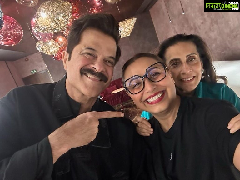 Anil Kapoor Instagram - Watching #MrsChatterjeeVsNorway last night was a humbling experience...This is easily one of Rani’s finest performances, and that's saying something! The story itself is beautiful and poignant, but Rani’s performance has made it superlative! I hope Rani sweeps all the awards for this pitch perfect performance.. Such a great job by the entire crew and cast of the film. Kudos! 👏👏 #RaniMukerji @anirbanbhattacharyaofficial @jimsarbhforreal @neena_gupta @zeestudiosofficial #EmmayEntertainment @ashhimachibber @onlyemmay @madhubhojwani @nikkhiladvani @shariq_patel @kaunsameer @rahulhanda_81 @itsamittrivedi @kausarmunir @zeemusiccompany @zeecinema