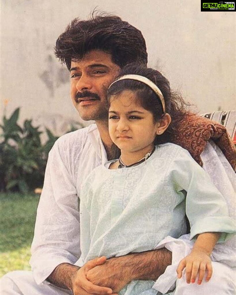 Anil Kapoor Instagram - It’s your time to fly… You are fiercely independent, taking your own decisions…I don’t think you need my arms to take care of you because now you’re ready to take care of your Crew, your team and your home! I know you will succeed! Wishing you all the luck! Happy Birthday @rheakapoor! ❤️