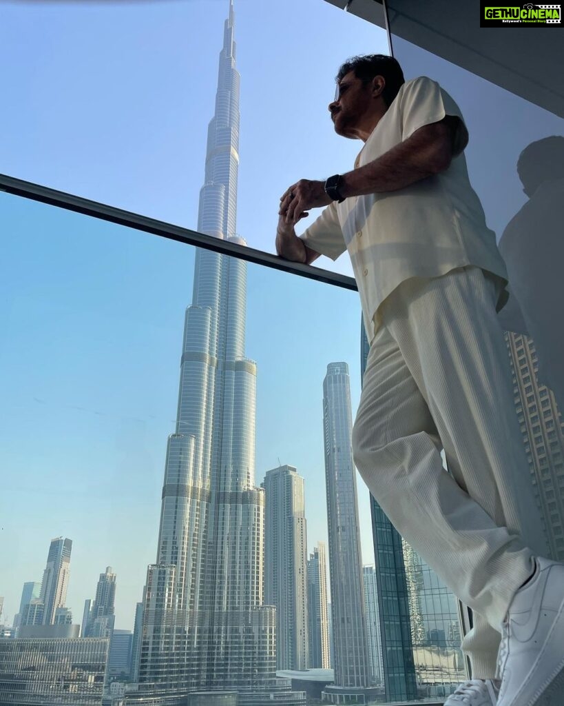 Anil Kapoor Instagram - I seem to have a cosmic connection with #dubai . Something (or the other) keeps pulling me back here and I'm not complaining! Dubai, United Arab Emirates