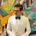Anil Kapoor Instagram - Feeling the Saturday night fever! #IIFA Outfit: @raghavendra.rathore Stylist: @kshitijkankaria @saloniparekh__ Makeup Artist: @deepakchauhanartist Hairstylist: @raskarjaipal @whynot_byzeeba @iifa Abu Dhabi, United Arab Emirates