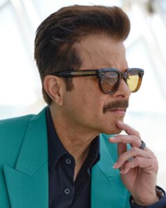 Anil Kapoor Instagram - Walking into the #iifa weekend like! 

📸 @behalsahil 
Outfit : @tisastudio 
Stylist: @kshitijkankaria 
@saloniparekh__ 
Makeup Artist: @deepakchauhanartist 
Hairstylist: @raskarjaipal 
@whynot_byzeeba 

@iifa