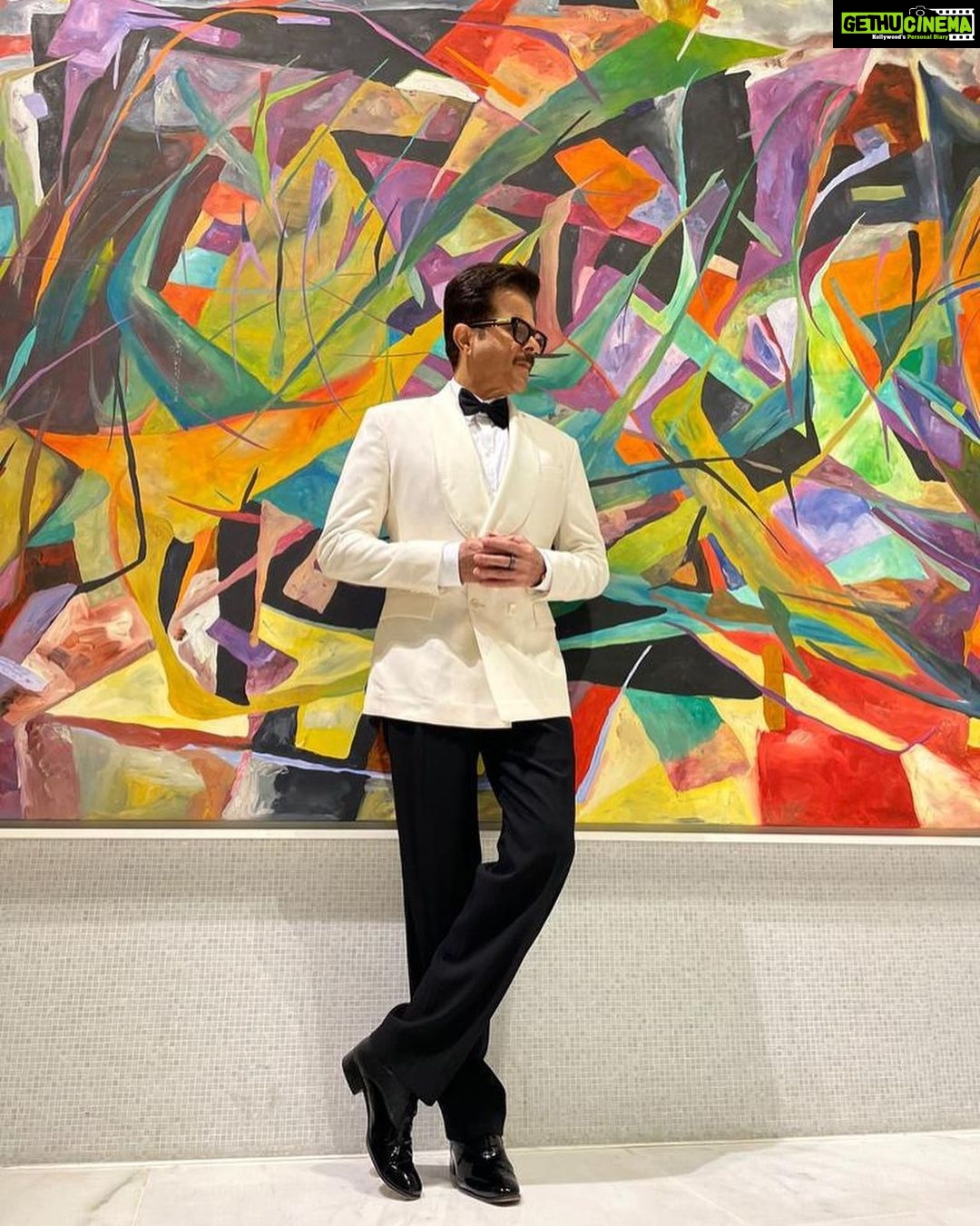 Anil Kapoor Instagram - Feeling the Saturday night fever! #IIFA Outfit: @raghavendra.rathore Stylist: @kshitijkankaria @saloniparekh__ Makeup Artist: @deepakchauhanartist Hairstylist: @raskarjaipal @whynot_byzeeba @iifa Abu Dhabi, United Arab Emirates