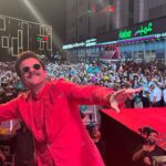 Anil Kapoor Instagram - Double celebration in Sharjah with the one who’s always by my side @kapoor.sunita! ❤️ Outfit : @suketdhir Stylist: @kshitijkankaria @saloniparekh__ Makeup Artist: @deepakchauhanartist Hairstylist: @raskarjaipal @whynot_byzeeba @malabargoldanddiamonds