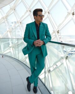 Anil Kapoor Instagram - Walking into the #iifa weekend like! 

📸 @behalsahil 
Outfit : @tisastudio 
Stylist: @kshitijkankaria 
@saloniparekh__ 
Makeup Artist: @deepakchauhanartist 
Hairstylist: @raskarjaipal 
@whynot_byzeeba 

@iifa