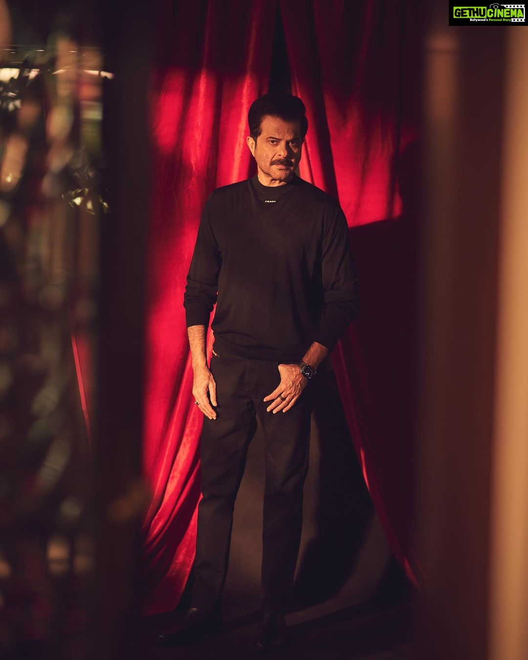 Anil Kapoor Instagram - “I think in black." -Gareth Pugh 📸 : @sheldon.santos Stylist: @kshitijkankaria @saloniparekh__ Makeup Artist: @deepakchauhanartist Hairstylist: @raskarjaipal @whynot_byzeeba Outfit: @prada Jeans : @diesel Shoes : @louisvuitton Mumbai - मुंबई