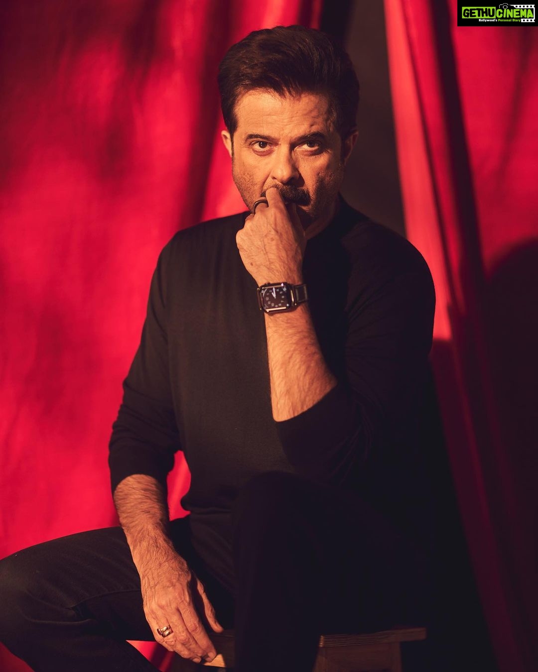 Anil Kapoor Instagram - “I think in black." -Gareth Pugh 📸 : @sheldon.santos Stylist: @kshitijkankaria @saloniparekh__ Makeup Artist: @deepakchauhanartist Hairstylist: @raskarjaipal @whynot_byzeeba Outfit: @prada Jeans : @diesel Shoes : @louisvuitton Mumbai - मुंबई