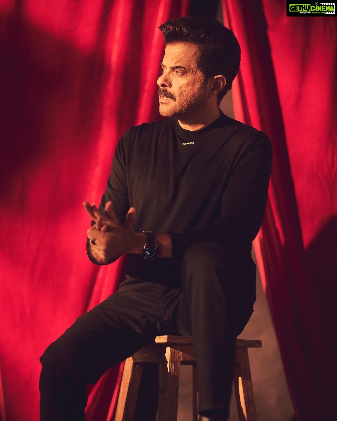 Anil Kapoor Instagram - “I think in black." -Gareth Pugh 📸 : @sheldon.santos Stylist: @kshitijkankaria @saloniparekh__ Makeup Artist: @deepakchauhanartist Hairstylist: @raskarjaipal @whynot_byzeeba Outfit: @prada Jeans : @diesel Shoes : @louisvuitton Mumbai - मुंबई