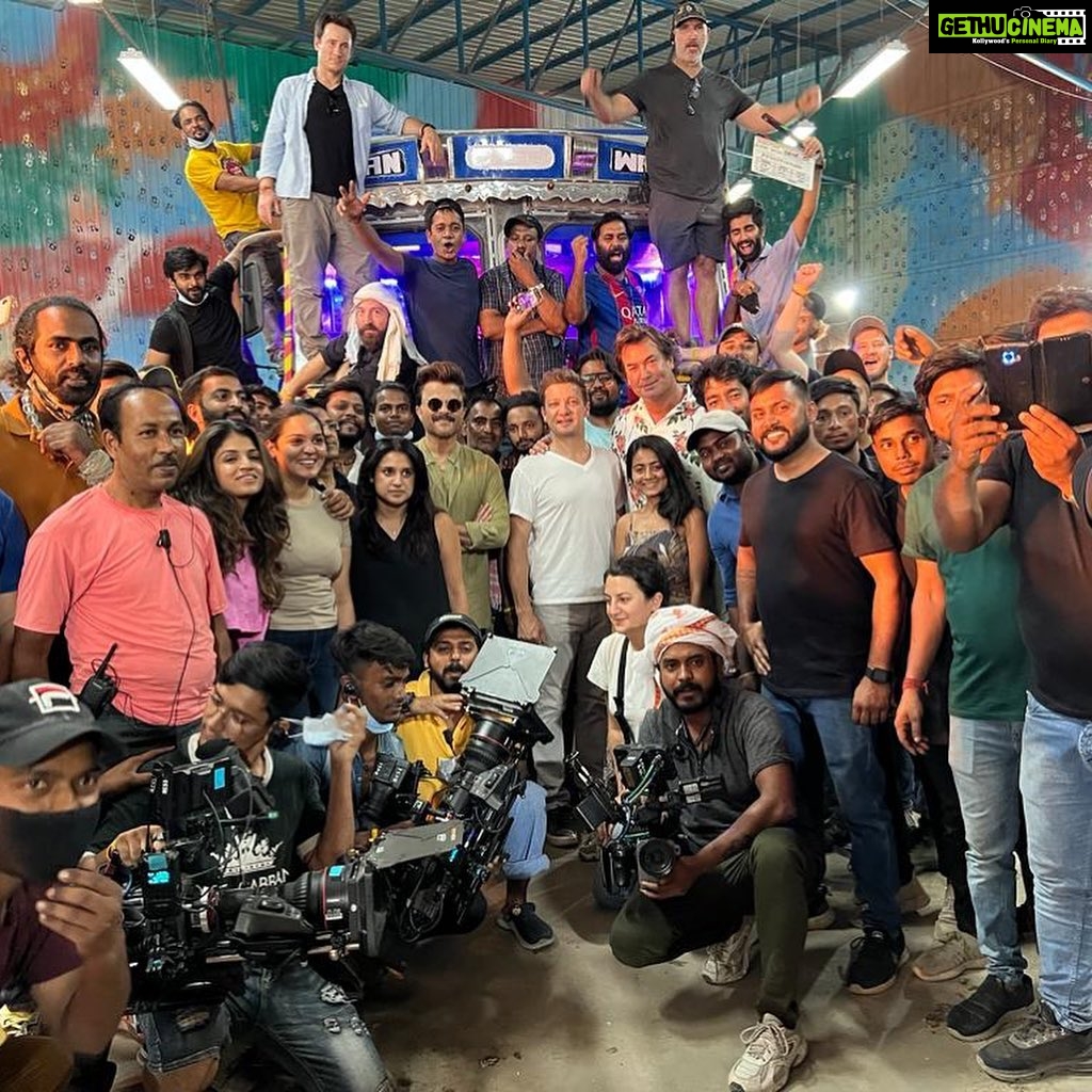 Anil Kapoor Instagram - #Rennervations a show made with so much heart by a man who is all heart...Streaming in India on @disneyplushotstar from tomorrow!! @jeremyrenner