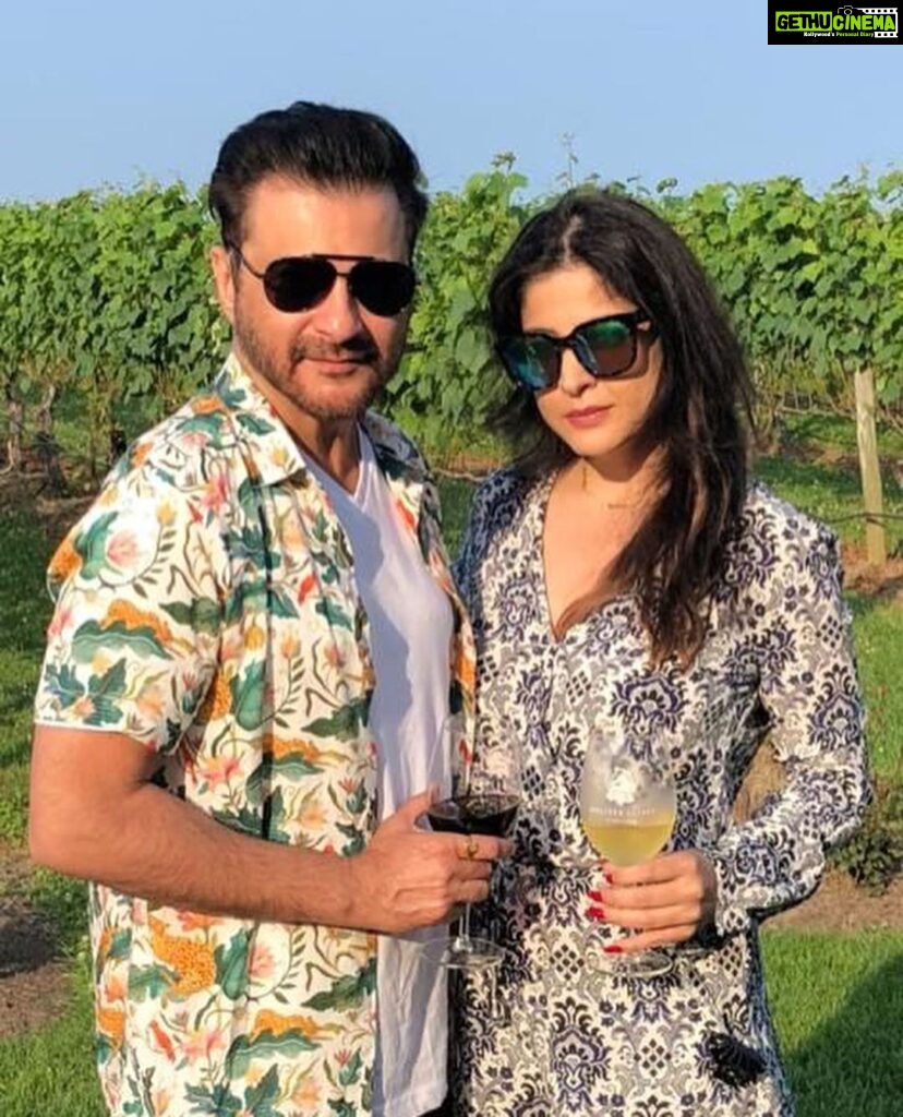 Anil Kapoor Instagram - To @sanjaykapoor2500 ’s lifeline & life of every party… Happy 50th Birthday to the always fabulous @maheepkapoor !! The way you take care of your family & now how you’ve succeeded at work it’s truly amazing! Keep growing and glowing!!