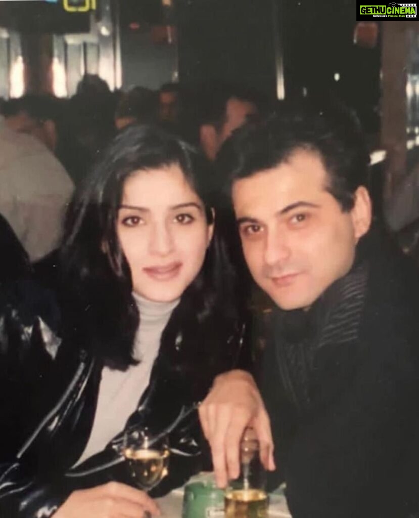 Anil Kapoor Instagram - To @sanjaykapoor2500 ’s lifeline & life of every party… Happy 50th Birthday to the always fabulous @maheepkapoor !! The way you take care of your family & now how you’ve succeeded at work it’s truly amazing! Keep growing and glowing!!