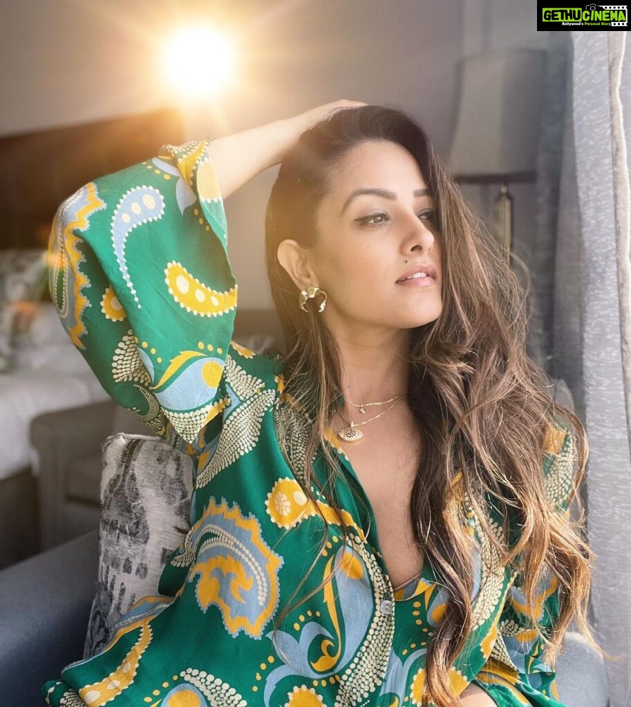 Anita Hassanandani Instagram - Feeling comfy yet sexy! Swipe ➡️ Wearing @stylejunkiie