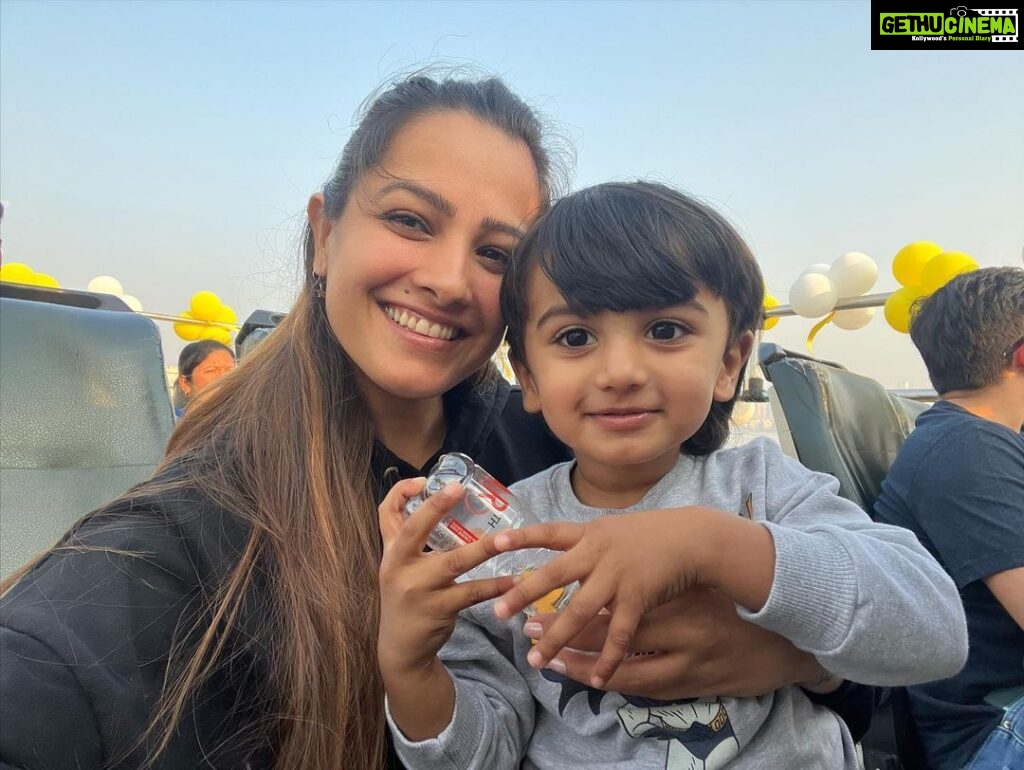 Anita Hassanandani Instagram - Wheels on the 🚌 go round and round! First bus ride 🤍