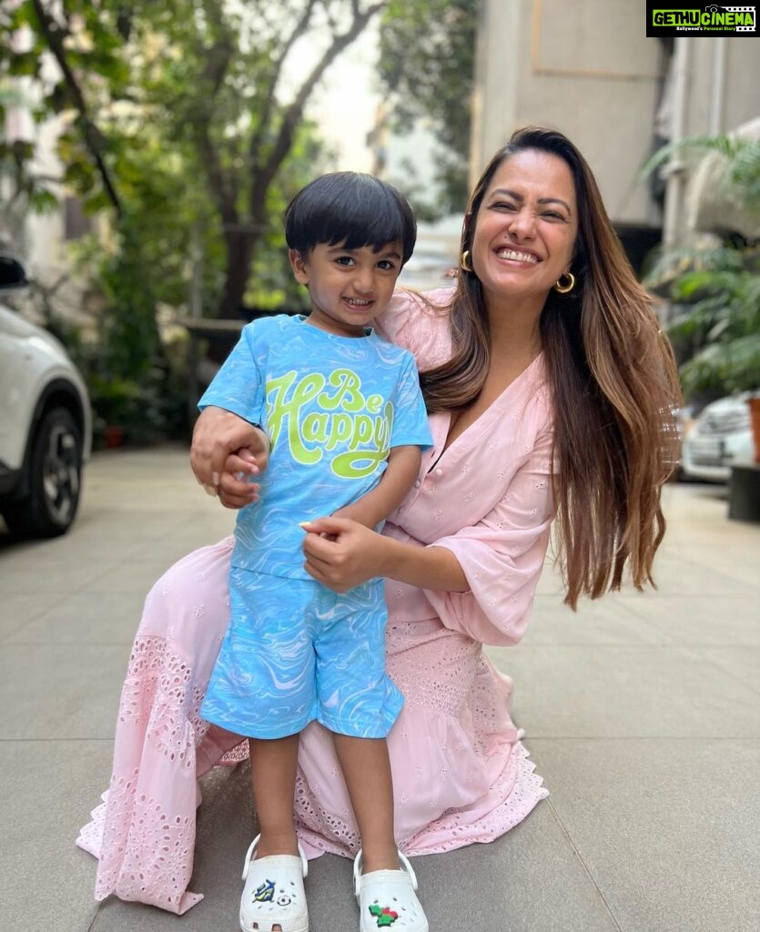 Anita Hassanandani Instagram - #incollaboration My Aaruparrruuu and his super cool coord sets 😍 ☀️ Summer is here which means it’s all about vibrant and refreshing colours, everywhere! So to give my Aaru’s wardrobe an overhaul, I visited Firstcry because that’s where I get his outfits from. Their summer collection is absolutely fantastic for kids’ fashion as you can find the trendiest of designs, and super comfy clothes. As breezy as their fabric is their website - the entire experience from selection to order placement is amazingly smooth. As you can see, I chose this blue outfit for Aaru as it goes perfectly with his summer, mischievous, playful vibe and the fabric is extremely soft for his skin. I was spoilt for choices with versatile designs and each of them were customized to the summer look and feel. And for you guys, I wanted to share that their sale is on and if you use my code ANITA45, you get a flat 45% off. So hurry, and let the summer cuteness fest begin! #incollaboration #FirstcrySpringSummer23 #Firstcryfashion #FussNowAtFirstcry #FirstcryIndia #Firstcry #Firstcryshopping #shopatFirstcry #summerlaunch #kidswear #SpringSummer #kidsfashion #summerfashion Swipe ➡️