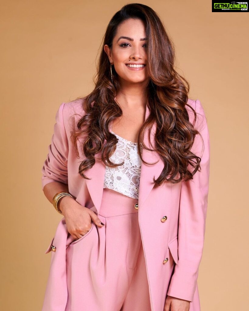 Anita Hassanandani Instagram - 🌸 @natashaabothra 📸 @mirajverma_photography