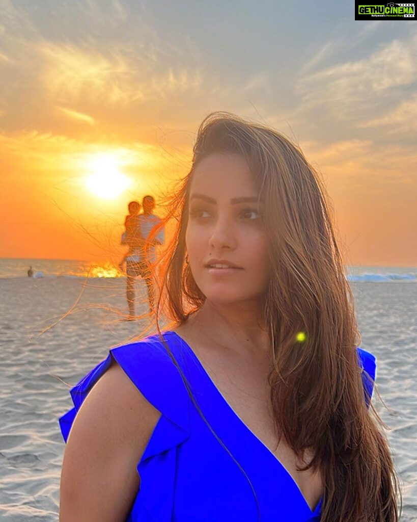 Anita Hassanandani Instagram - 🏖️ Wearing @angelcroshet_swimwear @dinky_nirh Swipe ➡️ to see the best pic of my handsome hubby 😂