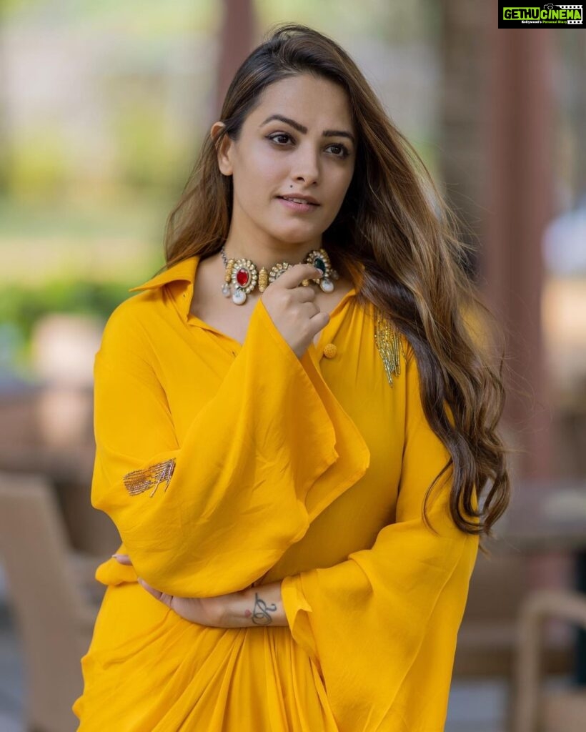 Anita Hassanandani Instagram - 🥭 📸 @luvisrrani Outfit my fav @stylejunkiie Neck piece @curiocottagejewelry