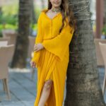 Anita Hassanandani Instagram – 🥭 
📸 @luvisrrani 
Outfit my fav @stylejunkiie 
Neck piece @curiocottagejewelry