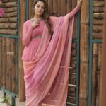 Anita Hassanandani Instagram – 🌸

Saree: @abstractbymeghajainmadaan
Styled by: @dinky_nirh
Asstby: @latashamelwani
