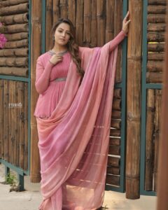 Anita Hassanandani Instagram - 🌸

Saree: @abstractbymeghajainmadaan
Styled by: @dinky_nirh
Asstby: @latashamelwani