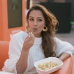 Anita Hassanandani Instagram – 5star meal at the comfort of your home!!! 
Ecstatic to launch the all new @MarriottBonvoyOnWheels experience on the Club Marriott South Asia app.
You can finally order your favourite gourmet dishes from your preferred Marriott restaurants across India and get food delivered at the comfort of your home.
#MarriottBonvoyOnWheels
#Ad #collab #paidpartnership #paidpromotions 

@khushnooma @marriotthotels @marriottbonvoyonwheels @deeparaoacharya