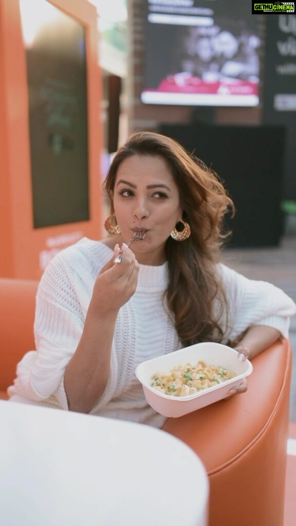 Anita Hassanandani Instagram - 5star meal at the comfort of your home!!! Ecstatic to launch the all new @MarriottBonvoyOnWheels experience on the Club Marriott South Asia app. You can finally order your favourite gourmet dishes from your preferred Marriott restaurants across India and get food delivered at the comfort of your home. #MarriottBonvoyOnWheels #Ad #collab #paidpartnership #paidpromotions @khushnooma @marriotthotels @marriottbonvoyonwheels @deeparaoacharya
