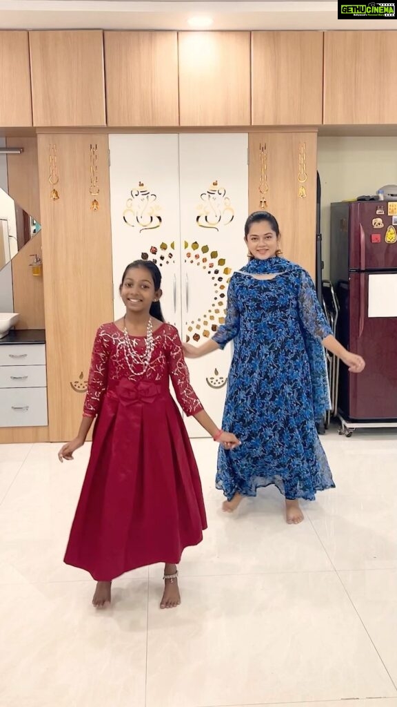 Anitha Sampath Instagram - Any captain fans😍 Chudi @nawra.online Fan girl of thavasi album❤️ Reels with my niece aadhi❤️