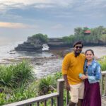Anitha Sampath Instagram - 📍tanah lot temple, bali 😇 🌱Tanah lot meaning-“land in the sea” 🌱Temple built in 16th century 🌱place to worship sea gods 🌱main deity -dewa baruna 🌱believed that snakes protect this temple. ✈️Travelled through @gtholidays.in ✅ #anithasampath #baliindonesia #bali #indonesia Pura Tanah Lot dan Pantai, Bali