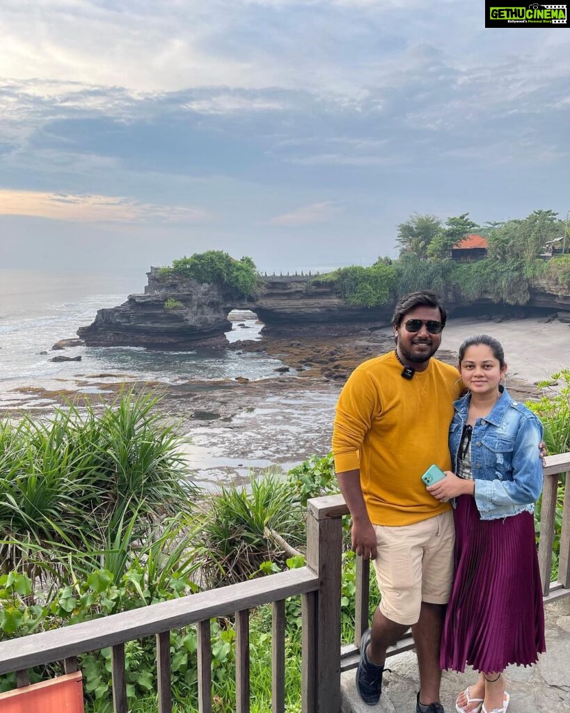 Anitha Sampath Instagram - 📍tanah lot temple, bali 😇 🌱Tanah lot meaning-“land in the sea” 🌱Temple built in 16th century 🌱place to worship sea gods 🌱main deity -dewa baruna 🌱believed that snakes protect this temple. ✈️Travelled through @gtholidays.in ✅ #anithasampath #baliindonesia #bali #indonesia Pura Tanah Lot dan Pantai, Bali