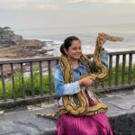 Anitha Sampath Instagram - 📍tanah lot temple, bali 😇 🌱Tanah lot meaning-“land in the sea” 🌱Temple built in 16th century 🌱place to worship sea gods 🌱main deity -dewa baruna 🌱believed that snakes protect this temple. ✈️Travelled through @gtholidays.in ✅ #anithasampath #baliindonesia #bali #indonesia Pura Tanah Lot dan Pantai, Bali