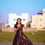 Anitha Sampath Instagram - Recreation of this epic gown😍As a 90s kid..it feels dreamy to wear this gown which we enjoyed on screen 😍😍 Slay with this gown on your big days😍😍 Vera level panitinga janani @label._j 👏🏼👏🏼 Gown from @label._j ✅ Video @kavin_jeyaraj Makeup hairdo @makeupby_rinu Edit @itsme_pg hubby boy #recreation #anithasampath #biggbossanithasampath #anithasampathbiggboss #aishwaryarai #anithasampathreels #reels #jeans #jeansmovie #costumerecreation