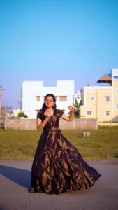Anitha Sampath Instagram - Recreation of this epic gown😍As a 90s kid..it feels dreamy to wear this gown which we enjoyed on screen 😍😍
Slay with this gown on your big days😍😍
Vera level panitinga janani @label._j 👏🏼👏🏼

Gown from @label._j ✅
Video @kavin_jeyaraj 
Makeup hairdo @makeupby_rinu
Edit @itsme_pg hubby boy

#recreation #anithasampath #biggbossanithasampath #anithasampathbiggboss #aishwaryarai #anithasampathreels #reels #jeans  #jeansmovie #costumerecreation