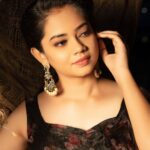Anitha Sampath Instagram - Sunshine☀️ Photoshoot for mua @veena_artistry Makeup - @veena_artistry Hairstylist- @hairtales.by.punithavathy Costume - @styled_by_yukthi Photography - @danielroy_photography Jewellery - @mahilam_bridal_jewellery Organiser - @thilak_r_ @_vikimedia_ #bridesofveena #hosurmakeupartist #hosurgirls #krishnagirimakeupartist #dharmapurimakeupartist #bridesofhosur #hosur_official #bridesofbangalore #bridalhairstyle #weddingmakeupartist #instabride #wedmegood #biggbossanithasampath #biggbosstamil #vijaytelevision #muhurthamlook #thenimakeupartist #cumbumbride #cumbummakeupartist #southindianbride #anithasampath #trendinghinduwedding #maduraimakeupartist