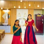 Anitha Sampath Instagram - 💕next reel with aadhi.. praba’s akka ponnu @itsme_pg 😇one of my favourite 90s songs😀vintage thalapathy💕 My ethnic gown @vkfashion2018 Suppose to be my kaanum pongal dress.. aadhi pavadai sattai @deepoo_designers #anithasampathreels #asr #trendingreels #trending #trendingsongs #anithasampath #anithasambath #biggbossanithasampath #anithasampathbiggboss #biggbosshindi #model #vijaytv #transitionvideo #transition #bbjodigal #trendingvideos #trendingvideo #biggbosstamil #biggboss6 #biggboss16 #suntv #vijaytelevision #vijatvserial #transitionreels #transitionvideo #chennaimakeupartist #bridalmakeup 昆德拉图尔