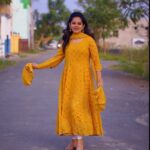 Anitha Sampath Instagram - Reviving the golden 90s kids songs part-6😃 Wearing the gorgeous costumes from @instorefashions ✅😍 (Shop layum indha dresses kidaikum.ilana check their website www.instore.co.in) Any nyle nadhiye song fans??😍 And thanks a lot thangams for the love and motivation for the efforts we put into these reels😌😌feeling loved 😇😇🙏🏼 Concept & direction @official_anithasampath @itsme_pg Makeup hair @makeupby_rinu Cam @kavin_jeyaraj . . #anithasampathreels #asr #trendingreels #trending #trendingsongs #anithasampath #anithasambath #biggbossanithasampath #vanathaipola #nadhiyeadinylenadhiye #anithasampathbiggboss #biggbosshindi #model #vijaytv #transitionvideo #transition #bbjodigal #trendingvideos #trendingvideo #biggbosstamil #biggboss6 #biggboss16 #suntv #vijaytelevision #vijatvserial #transitionreels #transitionvideo #chennaimakeupartist #bridalmakeup