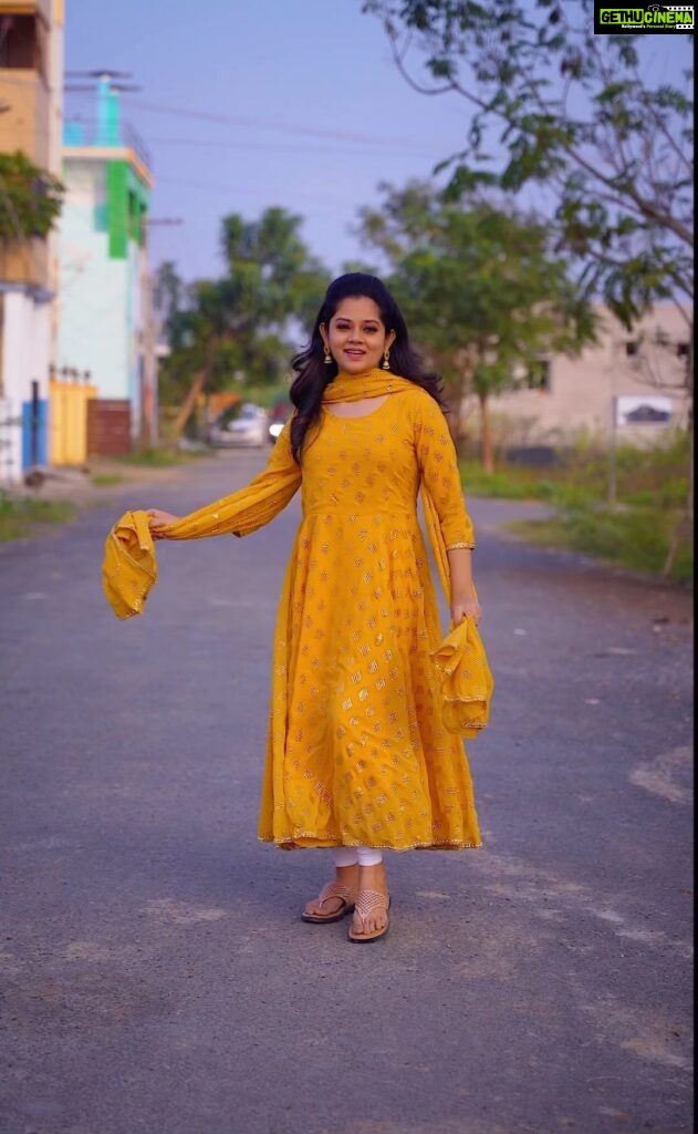 Anitha Sampath Instagram - Reviving the golden 90s kids songs part-6😃 Wearing the gorgeous costumes from @instorefashions ✅😍 (Shop layum indha dresses kidaikum.ilana check their website www.instore.co.in) Any nyle nadhiye song fans??😍 And thanks a lot thangams for the love and motivation for the efforts we put into these reels😌😌feeling loved 😇😇🙏🏼 Concept & direction @official_anithasampath @itsme_pg Makeup hair @makeupby_rinu Cam @kavin_jeyaraj . . #anithasampathreels #asr #trendingreels #trending #trendingsongs #anithasampath #anithasambath #biggbossanithasampath #vanathaipola #nadhiyeadinylenadhiye #anithasampathbiggboss #biggbosshindi #model #vijaytv #transitionvideo #transition #bbjodigal #trendingvideos #trendingvideo #biggbosstamil #biggboss6 #biggboss16 #suntv #vijaytelevision #vijatvserial #transitionreels #transitionvideo #chennaimakeupartist #bridalmakeup