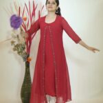 Anitha Sampath Instagram - Any style-u style-u dhan fans😍 Reviving the golden 90s kids songs😍 part4 Wearing the beautiful chudidhars from @instorefashions ✅ (All costumes available in their shops and website www.instore.co.in) Chudidhar name: பொன் தாரிகை Concept & direction @official_anithasampath @itsme_pg Makeup @makeupby_rinu Studio @fox8studio . . . . . . . . #anithasampathreels #trendingreels #trending #trendingsongs #anithasampath #anithasambath #biggbossanithasampath #anithasampathbiggboss #biggbosshindi #blackdress #blackcostume #blackoutfit #model #vijaytv #transitionvideo #transition #superstar #rajnikanth #stylestyledhan #bbjodigal #trendingvideos #trendingvideo #biggbosstamil #biggboss6 #biggboss16 #suntv #vijaytelevision #vijatvserial #transitionreels #transitionvideo #chennaimakeupartist