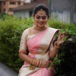 Anitha Sampath Instagram - Model for makeup seminar at malaysia. Loved the look. Thanks for the makeup @royce_by_rajigokul 😇 Thanks for the love malaysia makkale.. Makeup @royce_by_rajigokul Saree @thari_2_thari Aari work blouse @zeesrajasthani Saree pleated by @vaash_artistry Photo @phota_genic Flower @laverna.bloom Venue : unitar university,Kuala lumpur #anithasampath #malaysia #model #southindianbride #chennaimakeupartist Kuala Lumpur, Malaysia