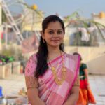 Anitha Sampath Instagram - என் வாழ்வில் முதன்முறையாக சூரியனைப் பார்த்தபடி சூரியப் பொங்கல்🥹 புது வீட்டில் முதல் பொங்கல் ✅😀 அனைவருக்கும் பொங்கல் நல்வாழ்த்துகள் கன்னுகுட்டீஸ்😇😃 மகிழ்ச்சி பொங்கட்டும்😃😃 Saree presented by pappu Beautiful worked Blouse from @artgallerybridalstore ✅ 昆德拉图尔