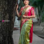 Anitha Sampath Instagram - No matter what you’re going through There is a light💡 at the end of the tunnel🔆 - demi lovato Good day thangams💕 Photoshoot for the amazing makeup artist @makeup_by_kez 😇 Makeup: @makeup_by_kez Hair: @banu_hairstylist_sareedrapist Blouse: @ishithaa_design_house Jewellery: @jjjewellerymart Saree: @vkm.silks Lens: @zerogravityphotography #bridalmakeup #anithasampath #bridalmakeupartist #bridalsarees #southindianmakeup #chennaimakeupartist #biggbossanithasampath #anithasampathbiggboss #newsreader #tamilnewsreader #bridaljewellery #tamilbride #tamilmodel #model #tamilartist #vijaytv #vijaytelevision #bridalblouse #weddingblouse #southindianbridalmakeup Vadapalani Chennai