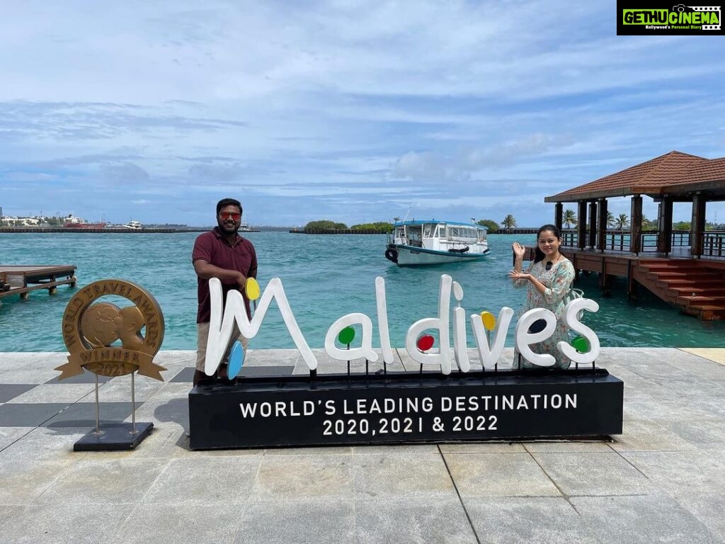 Anitha Sampath Instagram - “Dream come true” destination😍 In this dreamy heavenly marvellous maldives🏝️ elarukum enna vangitu varatum thangams😅 Thanks to our travel partner @thetourist_360 ✅ a coimbatore paiyan who is a successful maldives tourist operator.way to go thambi!