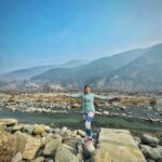 Anitha Sampath Instagram - Pahalgam, kashmir😍 சின்ன வயசுல காஷ்மிர்னா ஏதோ வெளிநாடு போலனு நெனச்சிட்டு இருந்தேன்🤣 Click @itsme_pg @travelinkholidays #anithasampath #kashmir #kashmirtourism #jammukashmir #liddervalley Lidder valley