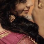 Anitha Sampath Instagram - Curly…curly😀💖 Hey girls! Get your festive blouse stitched from @justforeves for this diwali 😇 Designer @justforeves Makeup hairdo @makeupby_rinu Video kavinjeyaraj Loving this noodles mandai😀💖 . . . . #photoshoot #blousedesign #bridalblouse #anithasampath #biggbosstamil #biggboss #sareelove #tamilmodel #chennaimakeupartist