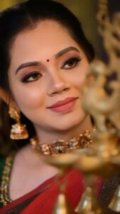 Anitha Sampath Instagram - Traditional look for the ever beautiful @official_anithasampath .. For bookings /classes contact 8939438293 MUA : @bridesofnaz Concept and organiser : @bridesofnaz Photography : @sathyaphotography3 Saree : @shainbyshailuravi Blouse : @stitchhousesalem Jewels : @new_ideas_fashion Hair : @nishok_hairstylist Flowers : @lsquarebridalflowerdesigner Assisted by : @kavipriya_makeupartist_chennai @_._.ashrin.hima_._