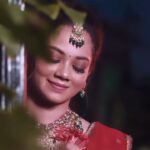 Anitha Sampath Instagram - உயிரில் பூப்பறித்த காதலியும் நீதான்🌷 உள்ளம் தேடுமொரு தேவதையும் நீதான் 👼🏻 (Guess the 90s kid song) Makeup @aarthy_hairandmakeup Hairdo @srimathi_hairstylist Click @rollinstudio_by_arvindraj Spot @elementsoneastcoast Outfit @visha_boutique_ Jewel @chennai_jazz @luxefashion_jewellery
