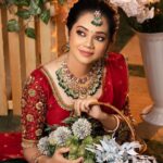 Anitha Sampath Instagram - 🌹🌹🌹 Photoshoot for @aarthy_hairandmakeup MUA @aarthy_hairandmakeup Hairdo @srimathi_hairstylist Photography @rollinstudio_by_arvindraj Costume @visha_boutique_ Jewellery @chennai_jazz Flowers @sathana_flowerdesigns Space @elementsoneastcoast #photoshoot #southindianmakeup #southindianphotoshoot #tamilmakeup #makeupartistchennai #anithasampath #biggbossanithasampath #lehengalove #ootd #lehengacollection #tamilmodel #tamilactress #receptionlook