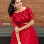 Anitha Sampath Instagram - ❤️red❤️love❤️ Mua @royce_by_rajigokul Hair @the_looks_by_sandhiya Jewel @new_ideas_fashions Click @zerogravityphotography Outfit @royce.emporium