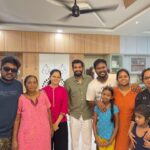 Anitha Sampath Instagram - When your most favourite kana kanum kalangal fame is at your home😃😃😃 thanks for the surprise visit thalaiva @iamyuthan 😃😃😃 thank u @actor_balasaravanan pic2:KKK season1 female fans from same family😅 #fangirls #anithasampath #kanakanumkalangal #kkk #kkkseason1 #vijaytelevision #vijaytv @vijaytelevision #kkkjoe #joe