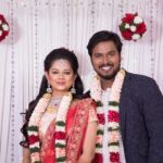 Anitha Sampath Instagram - என் கண்ணுகுட்டி, என் முயலு இனிய பிறந்தநாள் வாழ்த்துக்கள். ரொம்ப ரொம்ப talent ஆனா பொண்னு memory power ஜாஸ்தி, பயங்கர will power எதையும் ரொம்ப easy ஆ கத்துக்கக்கூடிய ஆள். இந்த இடத்துக்கு இந்த நிலைமைக்கு வந்ததுக்கு அவளோட முழு உழைப்பு மட்டும் தா காரணம். கடினமான உழைப்பாளி 24hrs ல 20hrs ஒர்க் பண்ண சொன்ன கூட பண்ண கூடிய ஆள். காசு விஷயத்துல ரொம்ப சிக்கனம் அவுளுக்காக 1ரூபா செலவு பண்ணனும்னா கூட ரொம்ப யோசிப்பா. மத்தவங்களுக்காக எப்ப வேணா எவ்ளோ வேணா செலவு பண்ணுவா. கிடைக்கிற சின்ன சின்ன opportunityஆ கூட விடக்கூடாதுனு ரொம்ப உழைப்பா.பாத்த முதல் நாள்ல இருந்து இப்ப வரைக்கும் என்ன impress பண்ணிகிட்டே தா இருக்கா. இப்படி அவளை பத்தி பேச சொன்ன பேசிட்டு போலாம். அவுளோ புடிக்கும் அந்த பன்னிகுட்டிய. இனிய இனிய பிறந்தநாள் வாழ்த்துக்கள் பட்டு இந்த வருடம் ரொம்ப சிறப்ப அமையும் நீ ஆசை பட்டதெல்லாம் நடக்கும்.மனமார்ந்த வாழ்த்துக்கள்😍💐🎉🥰🥳